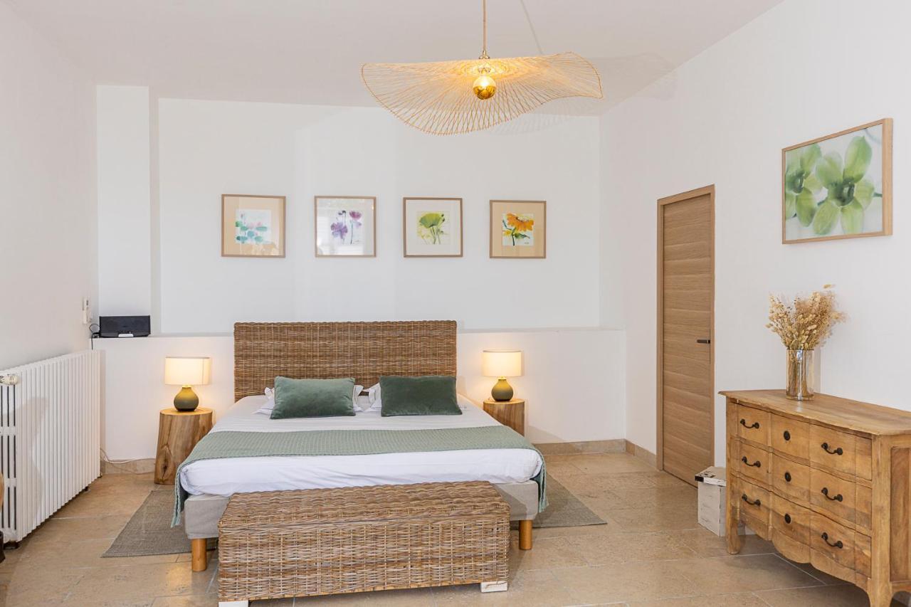 Mas De Capelou Bed & Breakfast